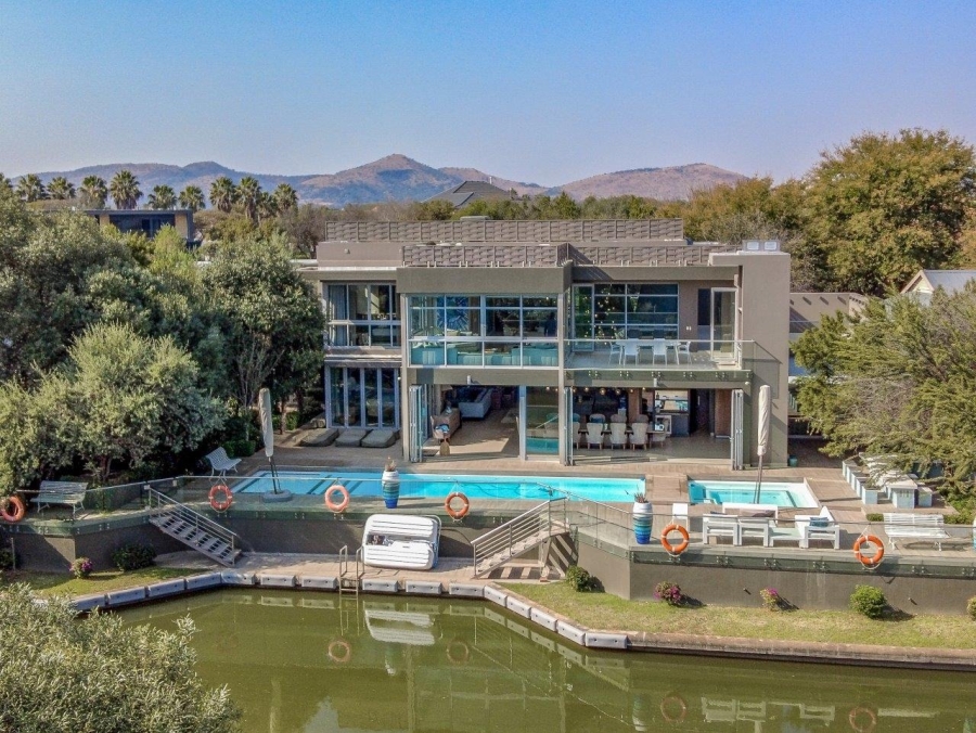 6 Bedroom Property for Sale in The Islands Estates North West